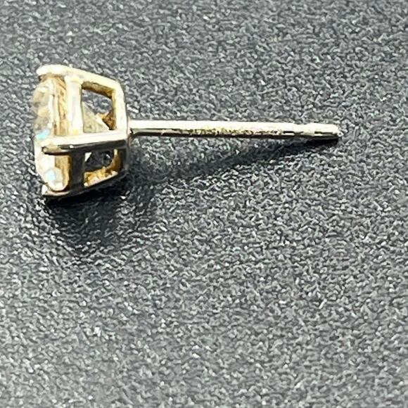 Ross Simons 14K White Gold Round Prong Set Post Stud Earrings 5.7mm 0.98 grams - Picture 7 of 10